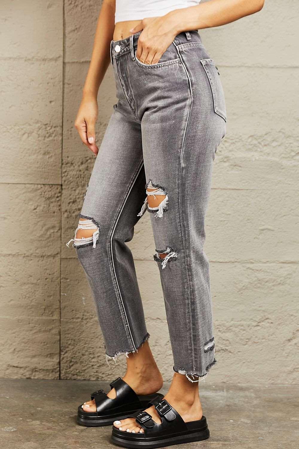 BAYEAS Mid Rise Distressed Cropped Dad Jeans - Vesteeto