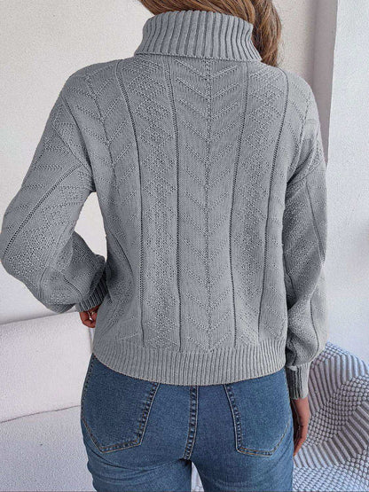 Cable-Knit Turtleneck Sweater - Vesteeto