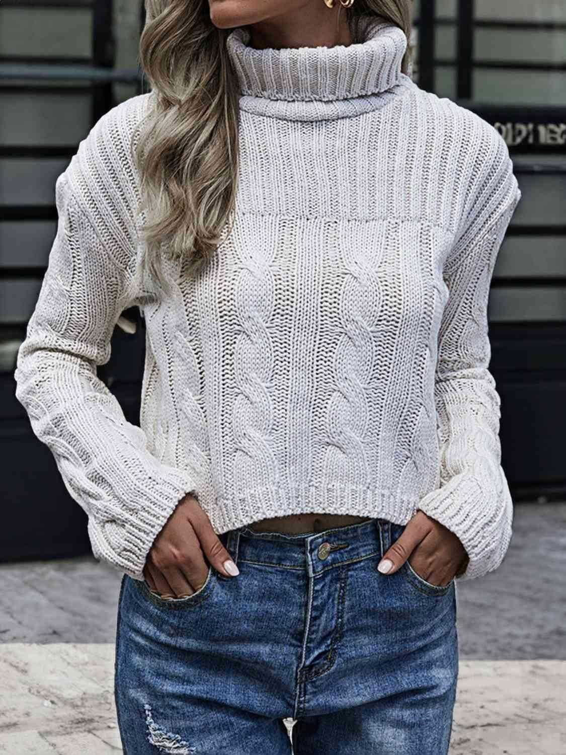 Cable-Knit Turtleneck Sweater - Vesteeto