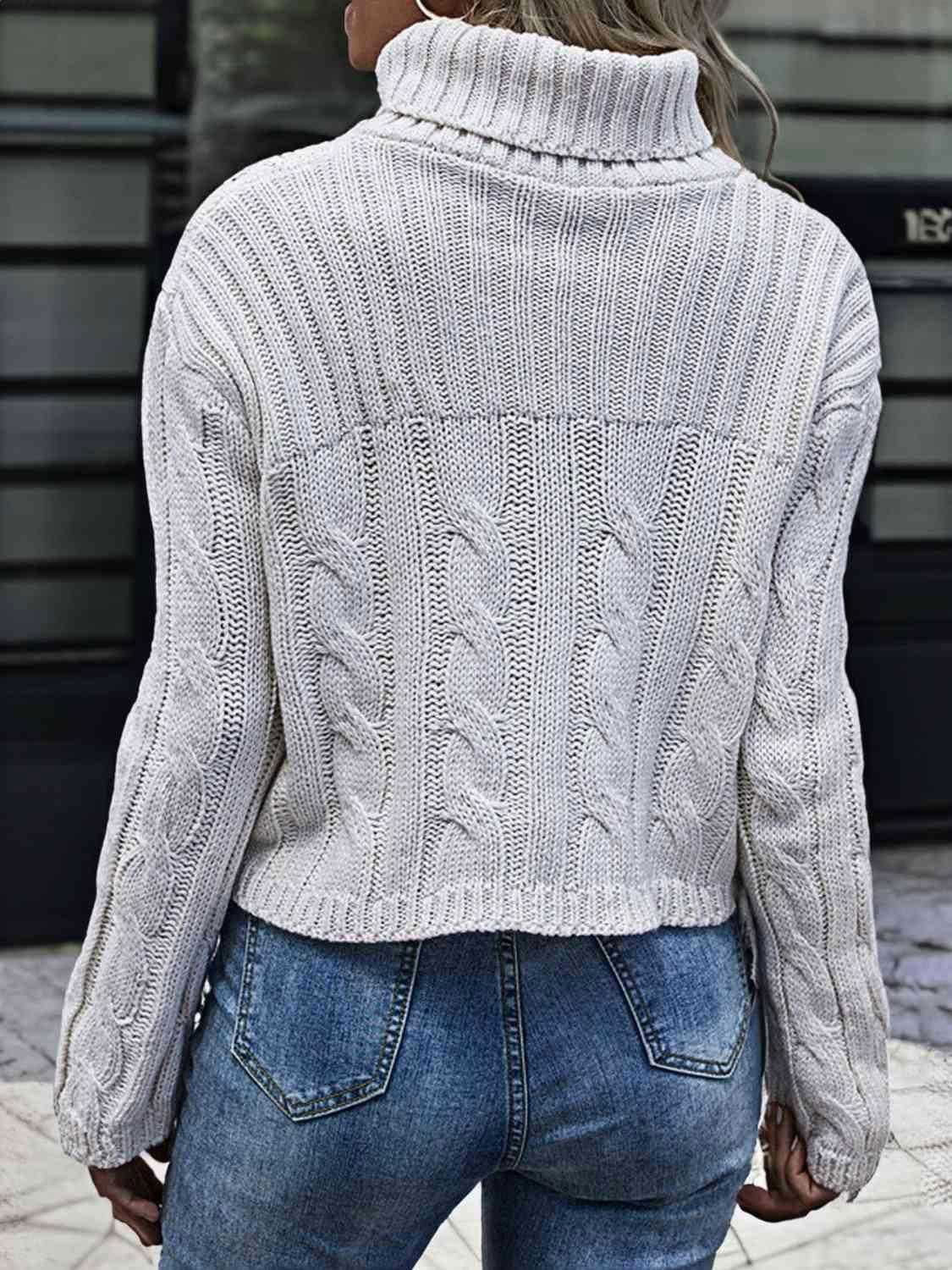 Cable-Knit Turtleneck Sweater - Vesteeto