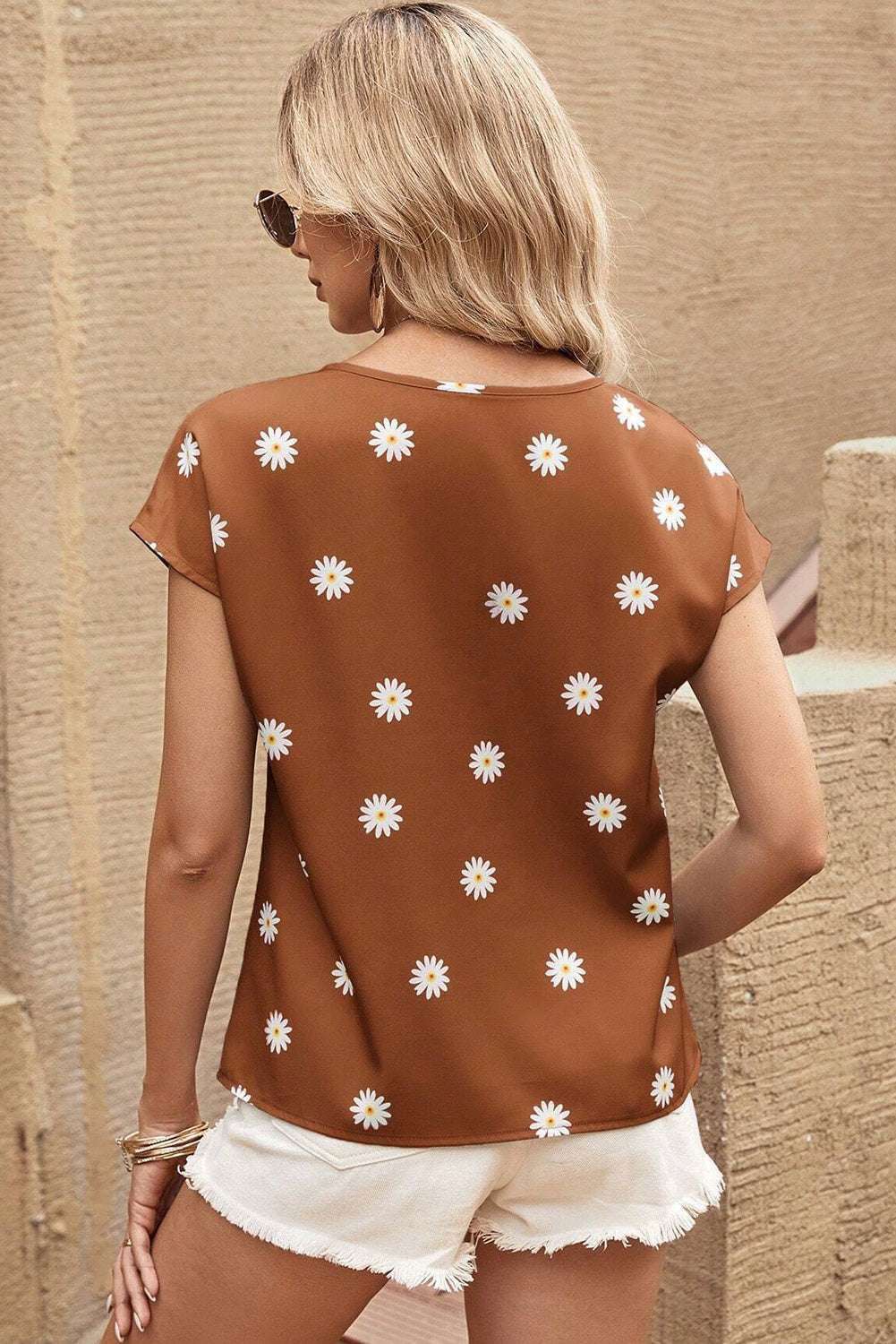 Chestnut Summer Daisy Print Batwing Sleeve Blouse - Vesteeto