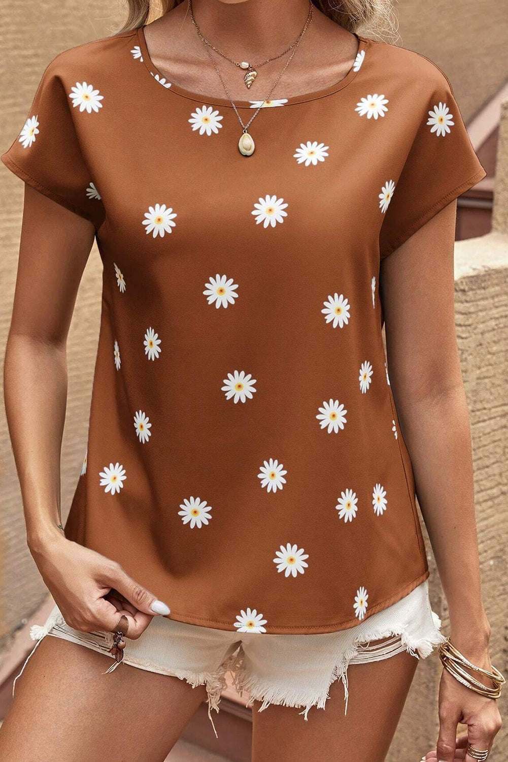 Chestnut Summer Daisy Print Batwing Sleeve Blouse - Vesteeto