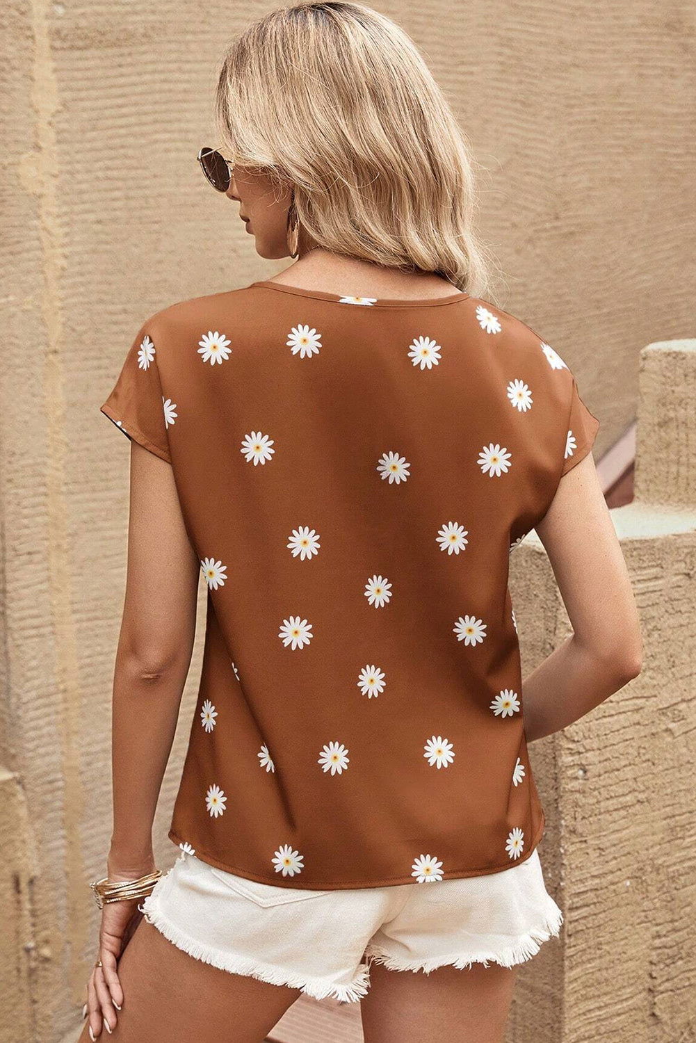 Chestnut Summer Daisy Print Batwing Sleeve Blouse - Vesteeto