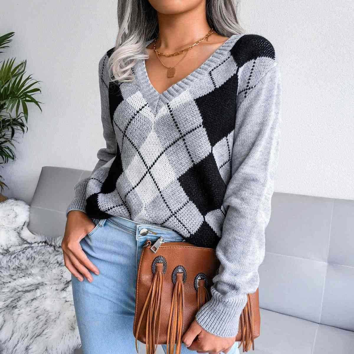 Geometric V-Neck Sweater - Vesteeto