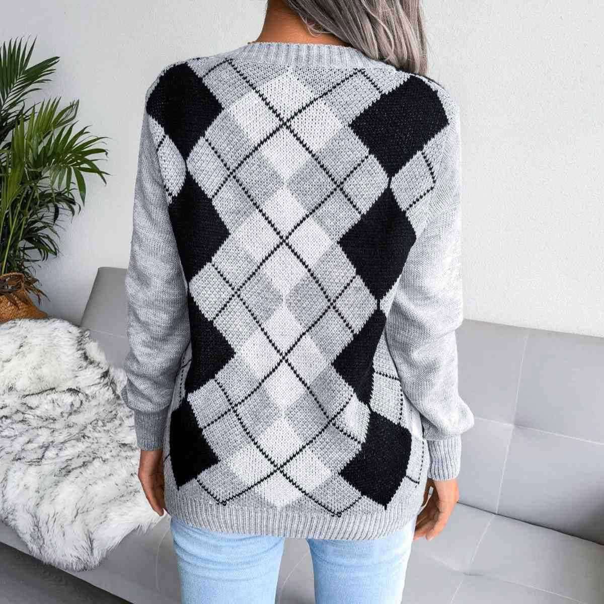 Geometric V-Neck Sweater - Vesteeto