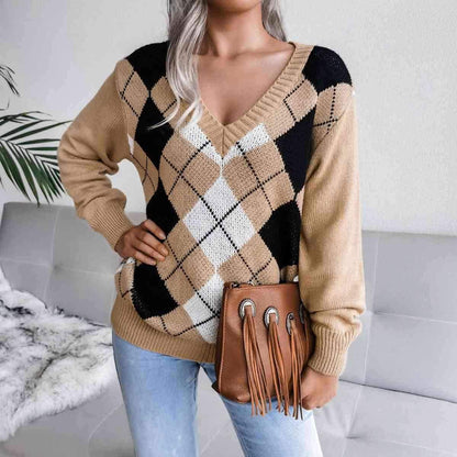 Geometric V-Neck Sweater - Vesteeto