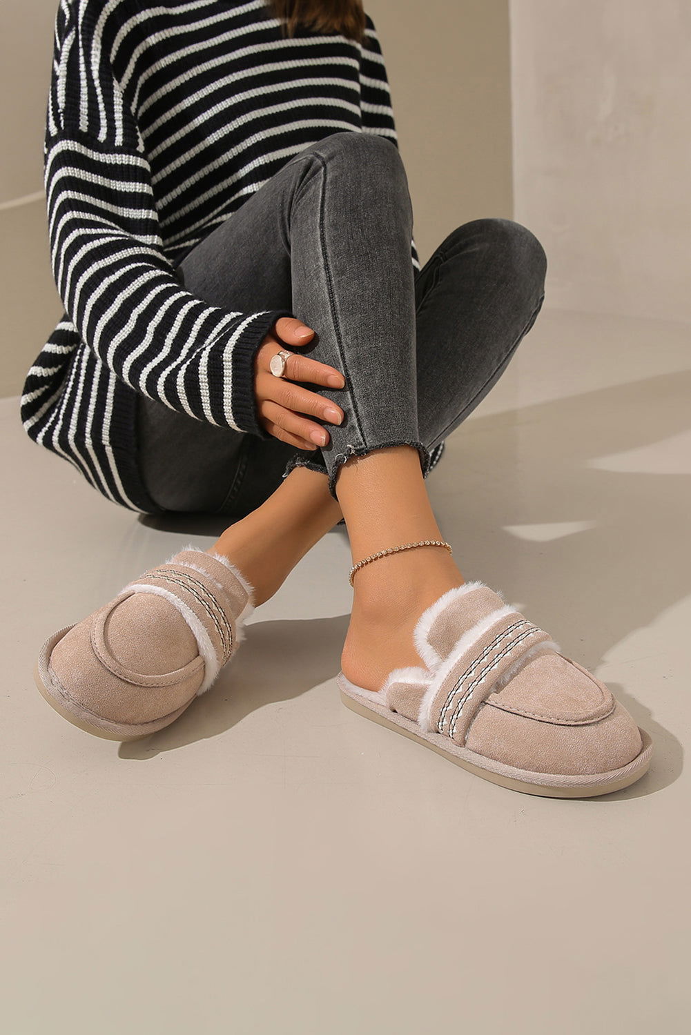 Gray Suede Wavy Striped Plush Lined Home Slippers - Vesteeto