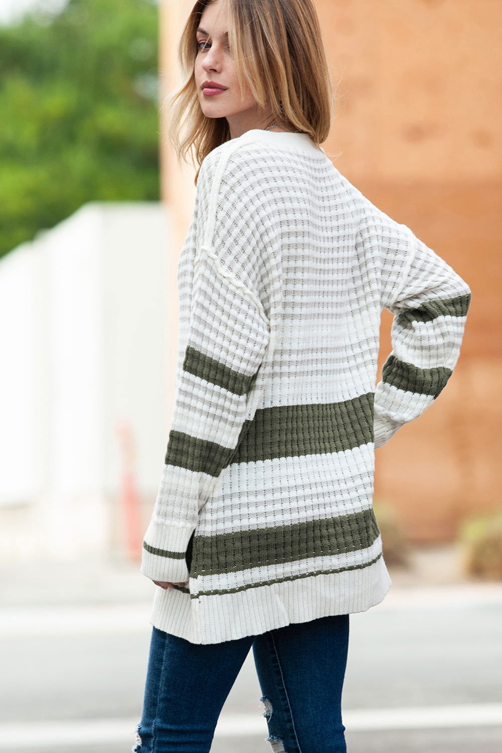 Green Colorblock Textured Knit Buttoned Cardigan - Vesteeto