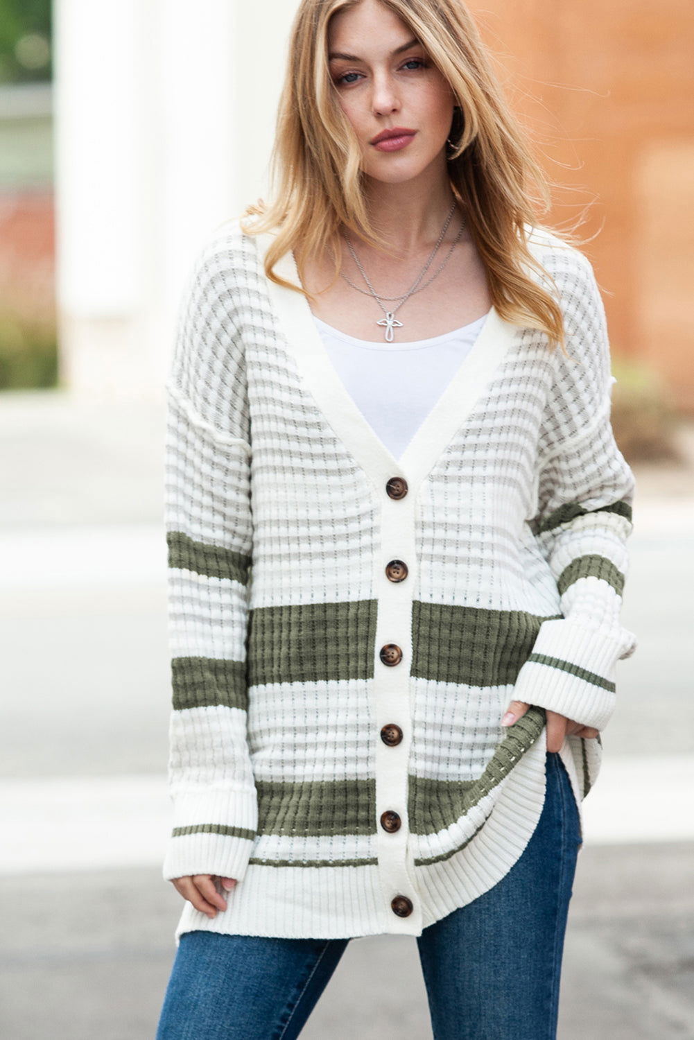 Green Colorblock Textured Knit Buttoned Cardigan - Vesteeto