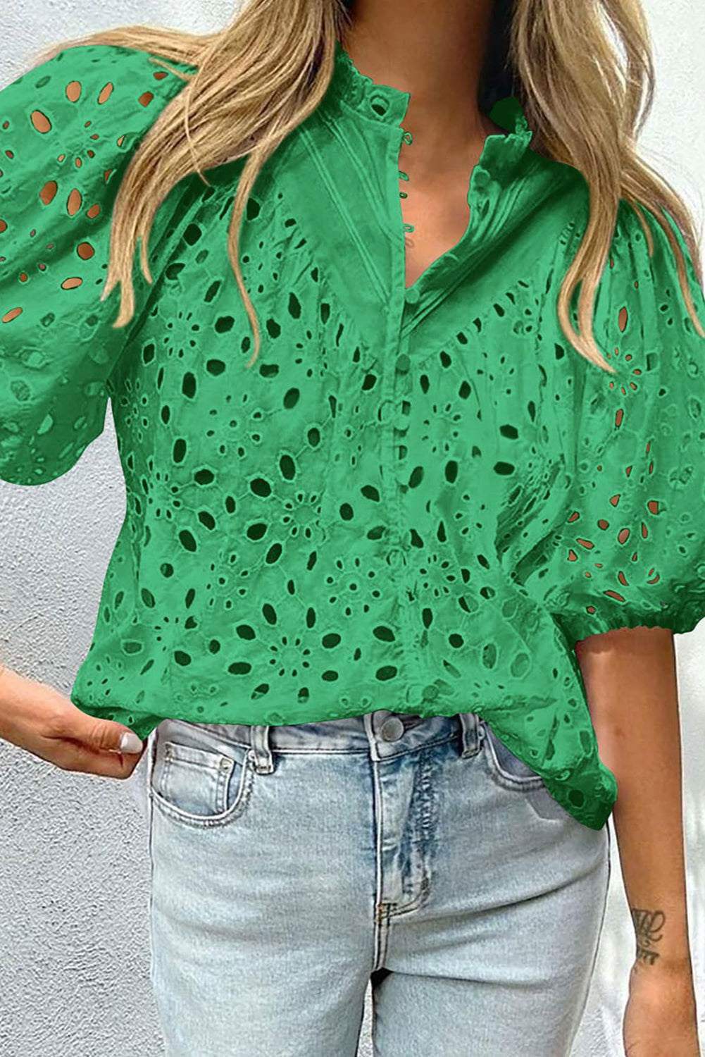 Green Flower Hollow-out Short Puff Sleeve Blouse - Vesteeto