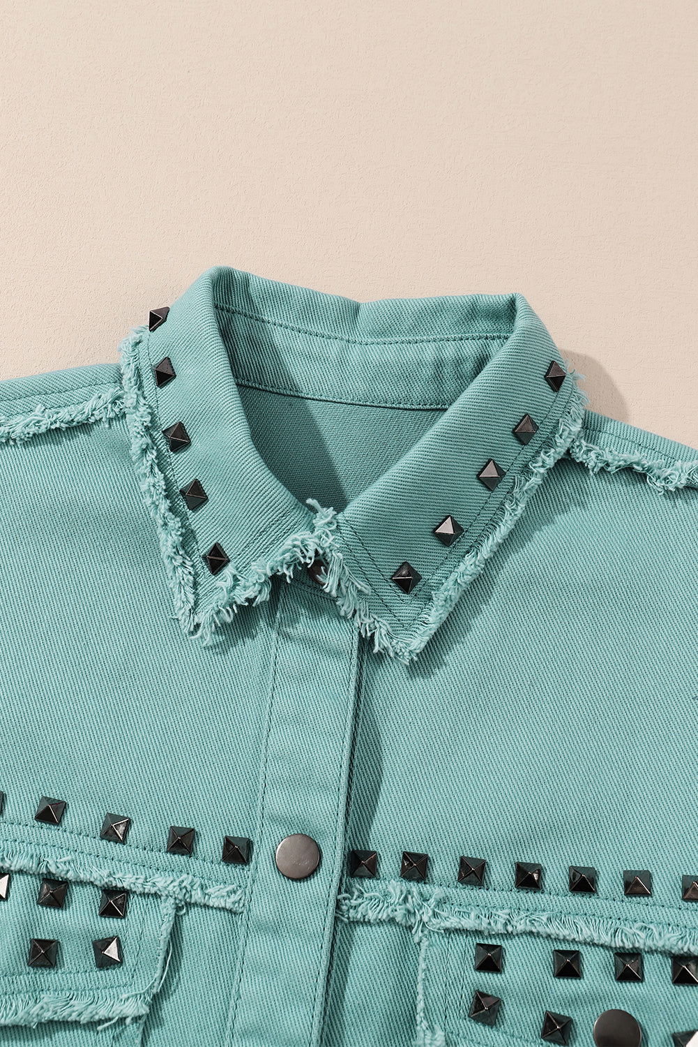 Green Frayed Trim Vintage Rivet Denim Jacket - Vesteeto