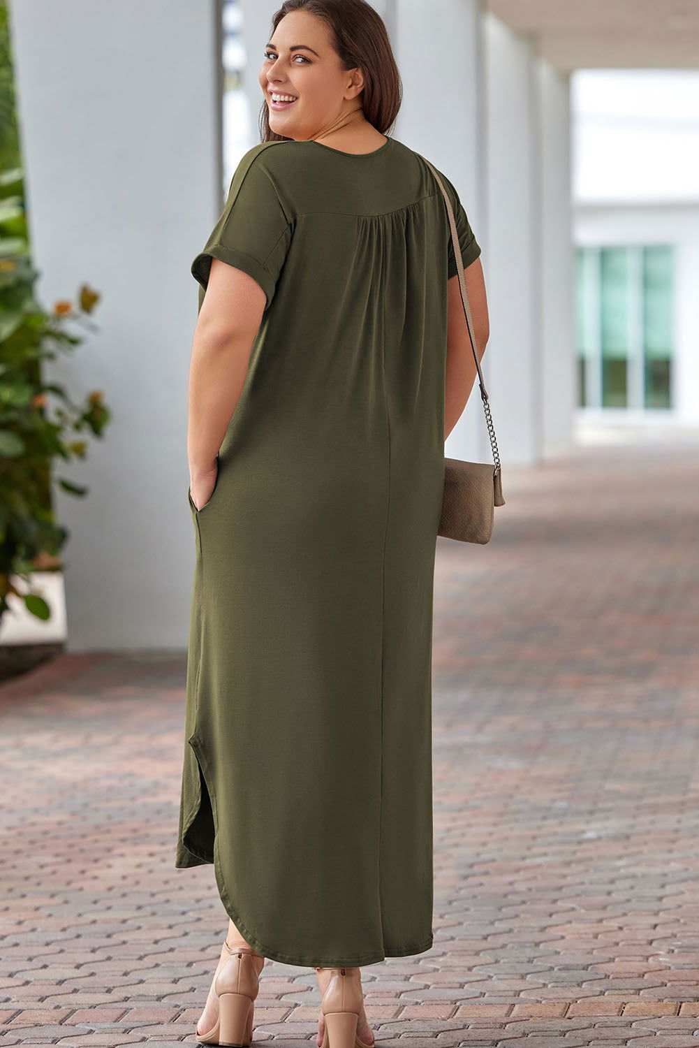 Green V Neck Rolled Cuffs Plus Size Maxi Dress - Vesteeto