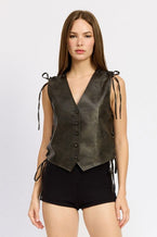 LEATHER VEST WITH LACE DETAIL - Vesteeto