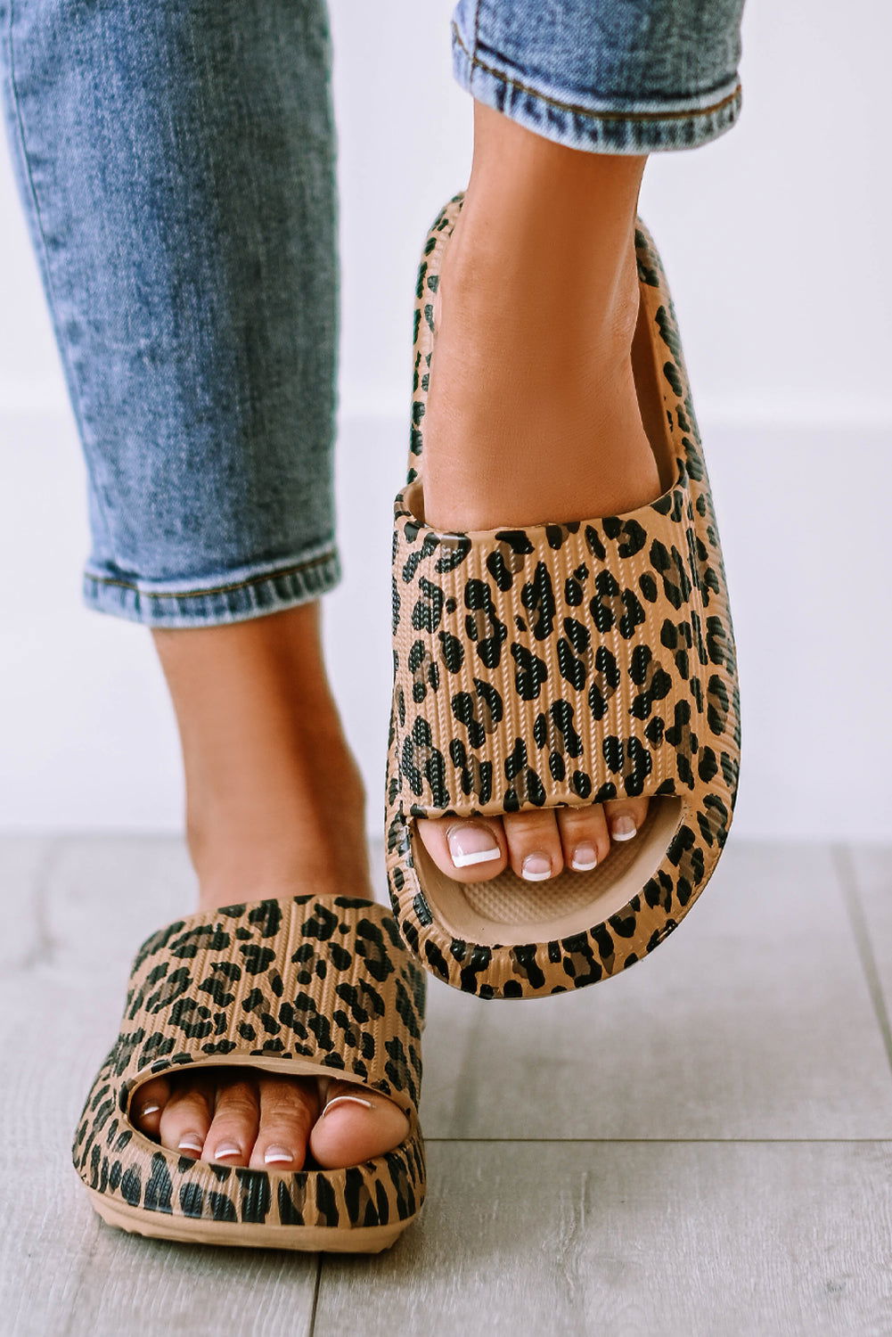 Leopard Cloud Slides Thick Flat Slides Shoes - Vesteeto