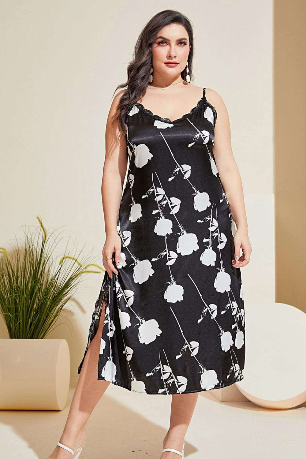 Plus Size Floral Lace Trim Side Slit Night Dress - Vesteeto