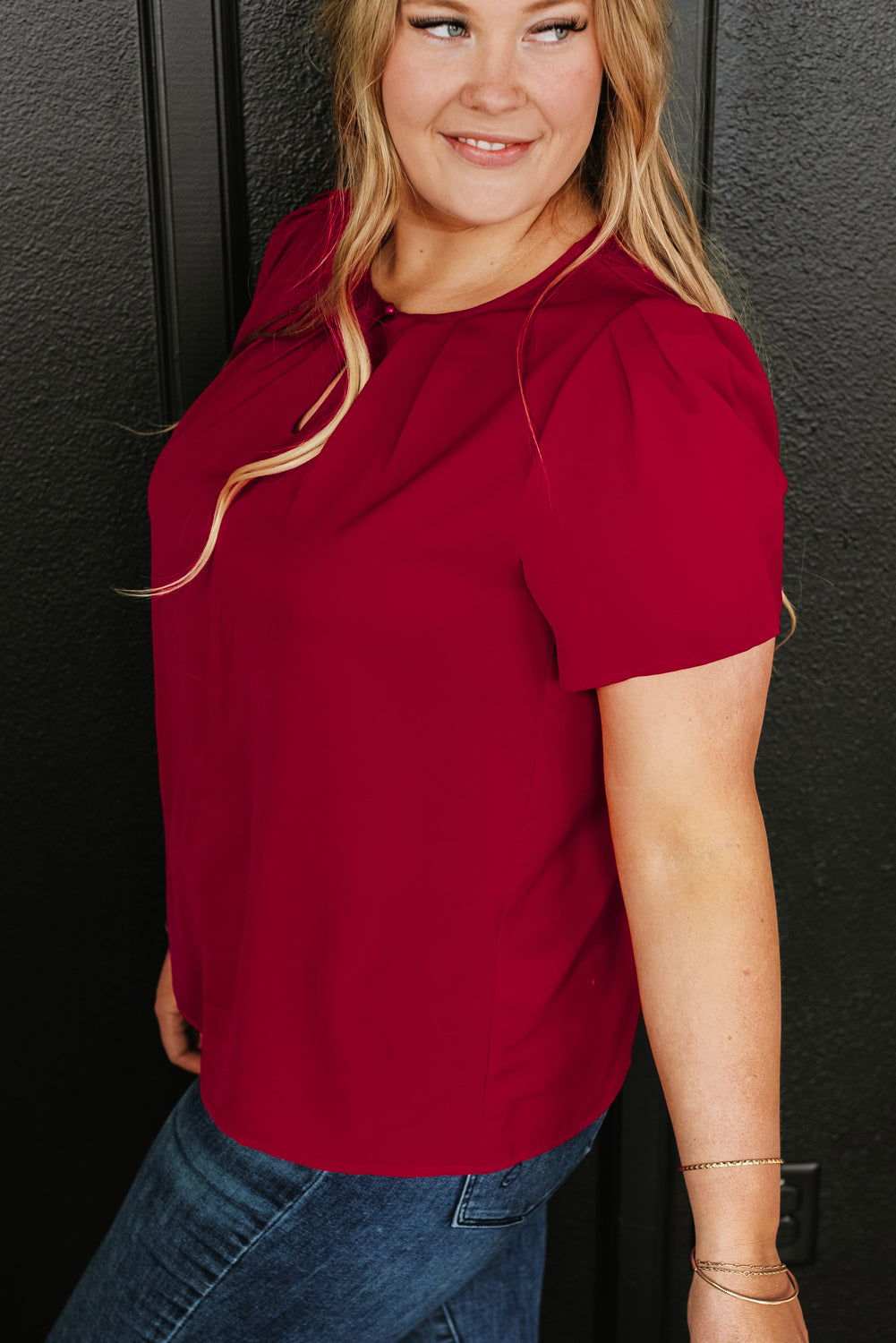 Plus Size Round Neck Short Sleeve Blouse - Vesteeto