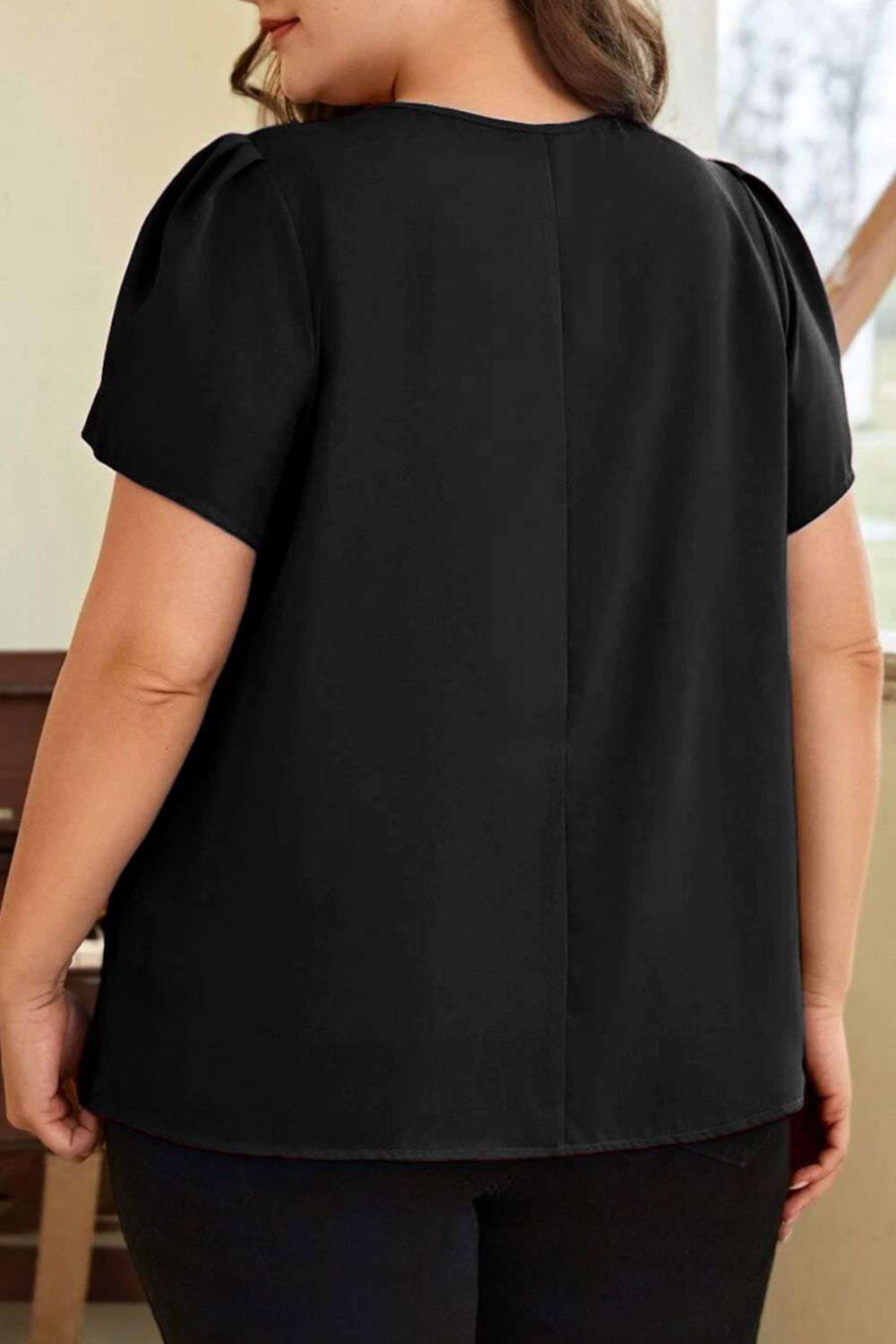 Plus Size Round Neck Short Sleeve Blouse - Vesteeto