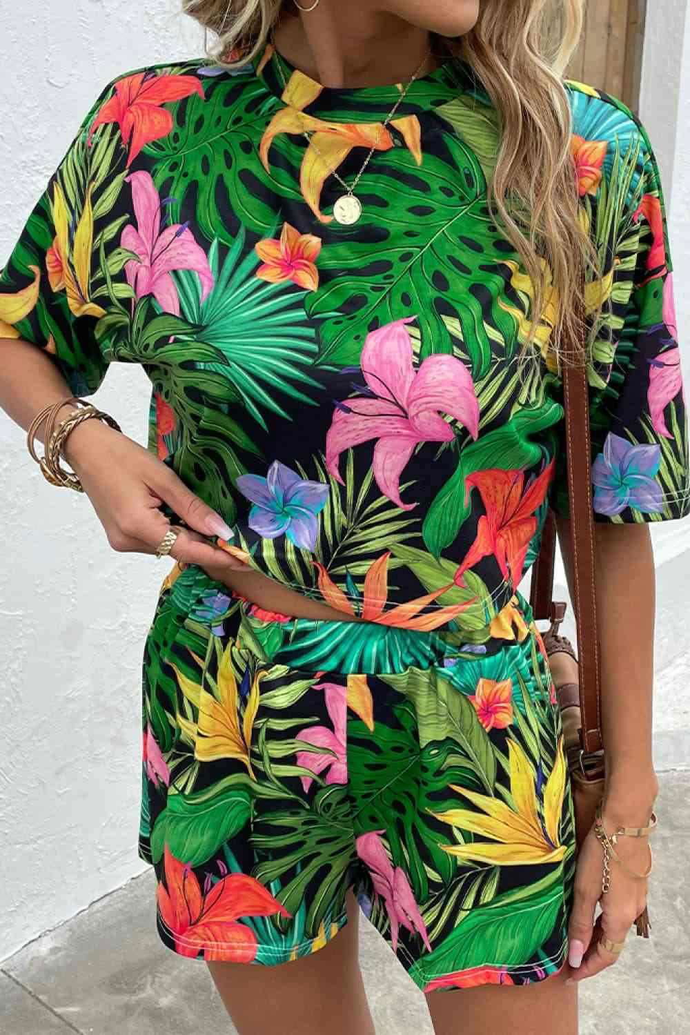 Printed Half Sleeve Top and Shorts Lounge Set - Vesteeto