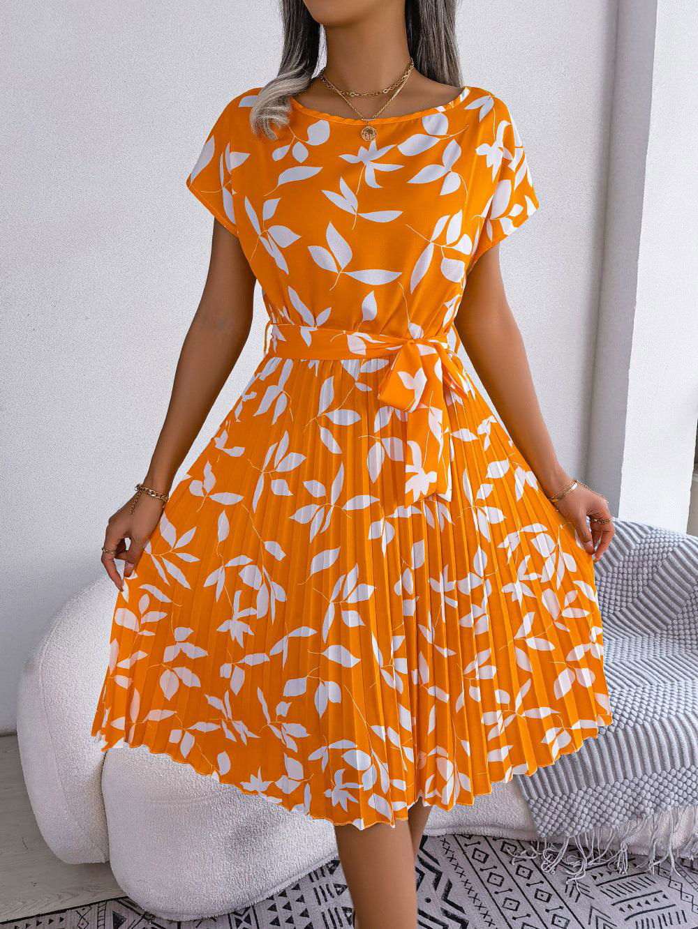 Printed Round Neck Short Sleeve Pleated Dress - Vesteeto