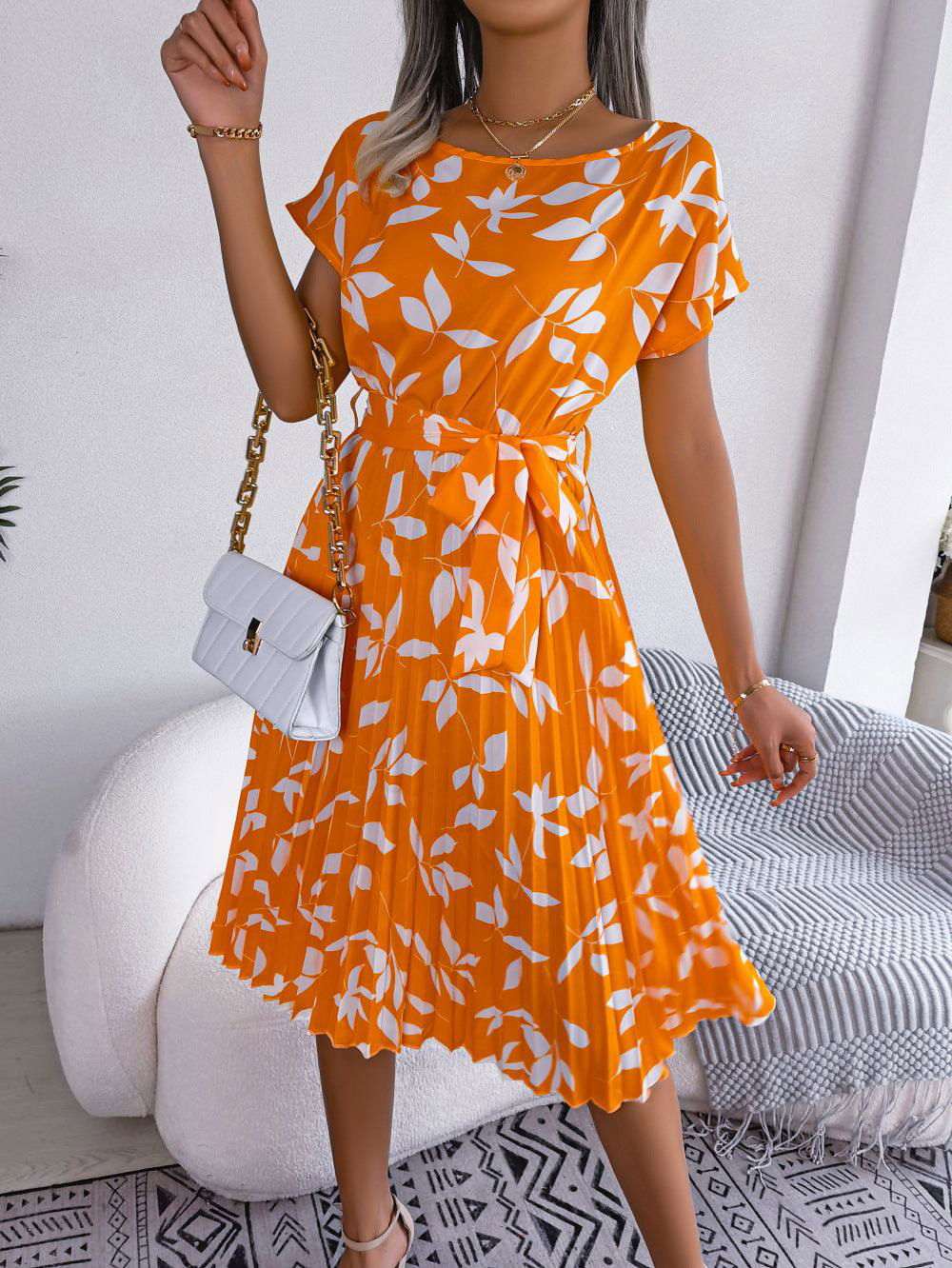 Printed Round Neck Short Sleeve Pleated Dress - Vesteeto