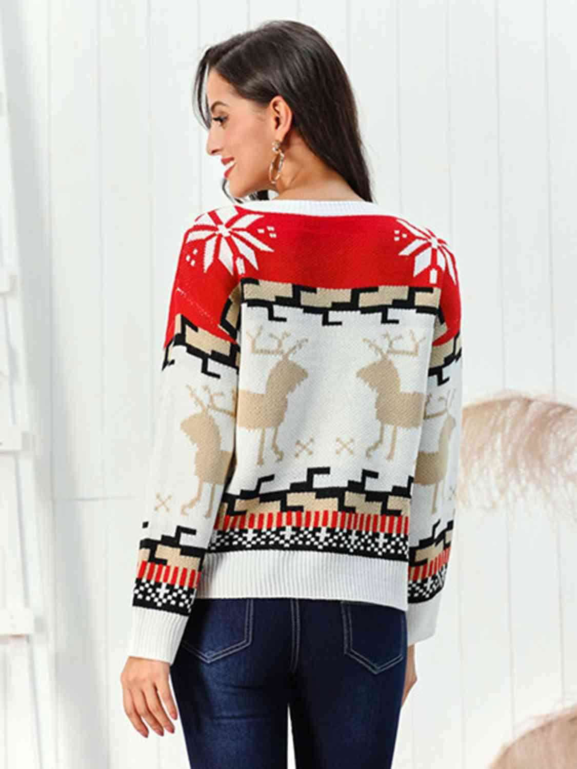 Reindeer Round Neck Sweater - Vesteeto