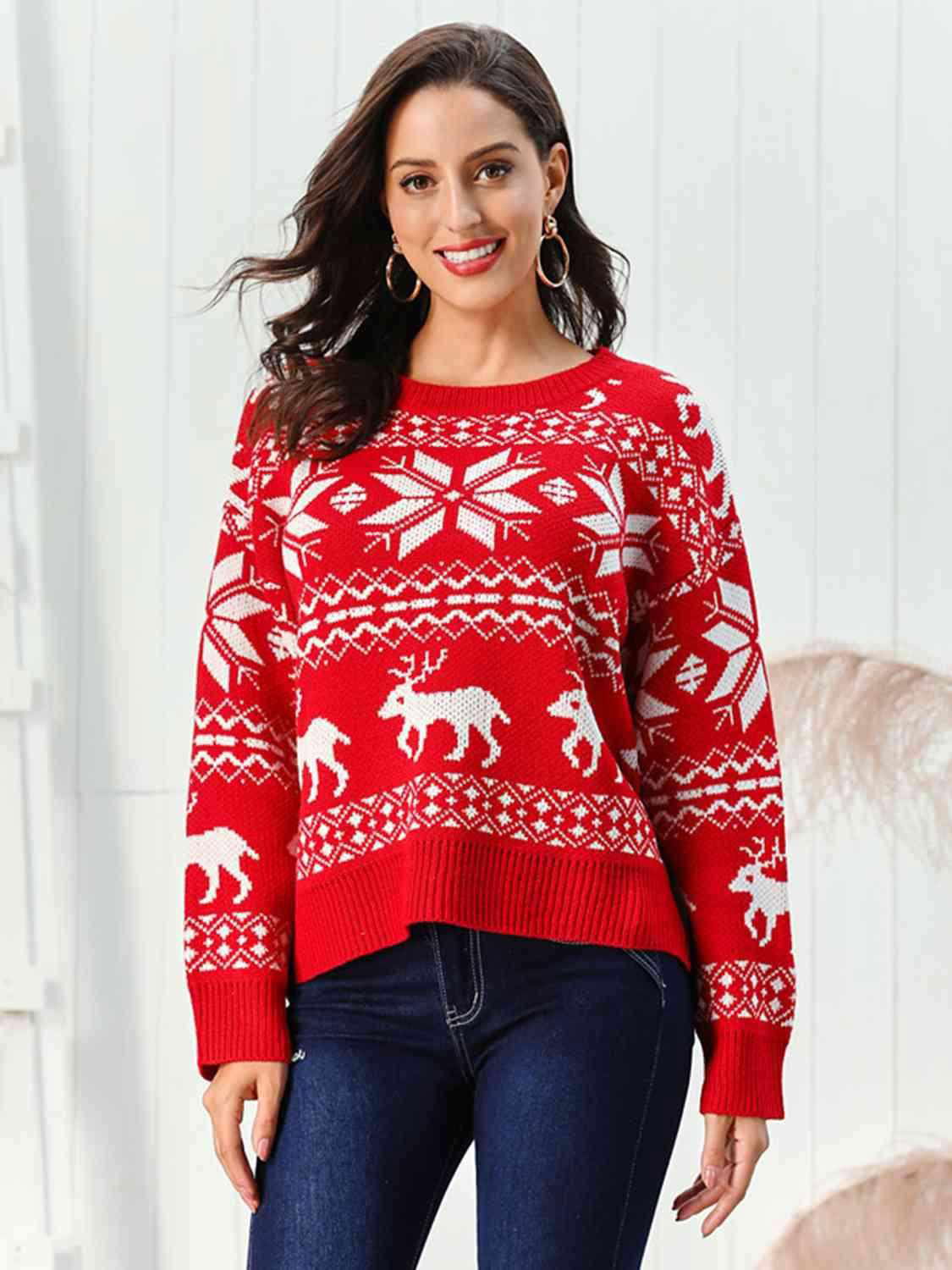 Reindeer & Snowflake Round Neck Sweater - Vesteeto