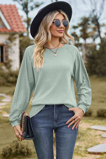 Round Neck Raglan Sleeve Sweatshirt - Vesteeto