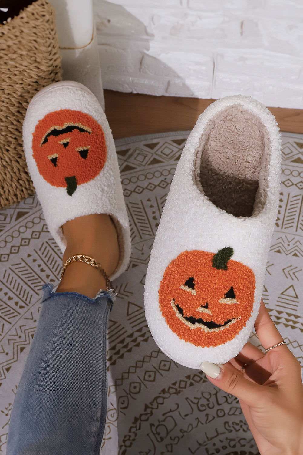 White Halloween Pumpkin Print Plush Slippers 