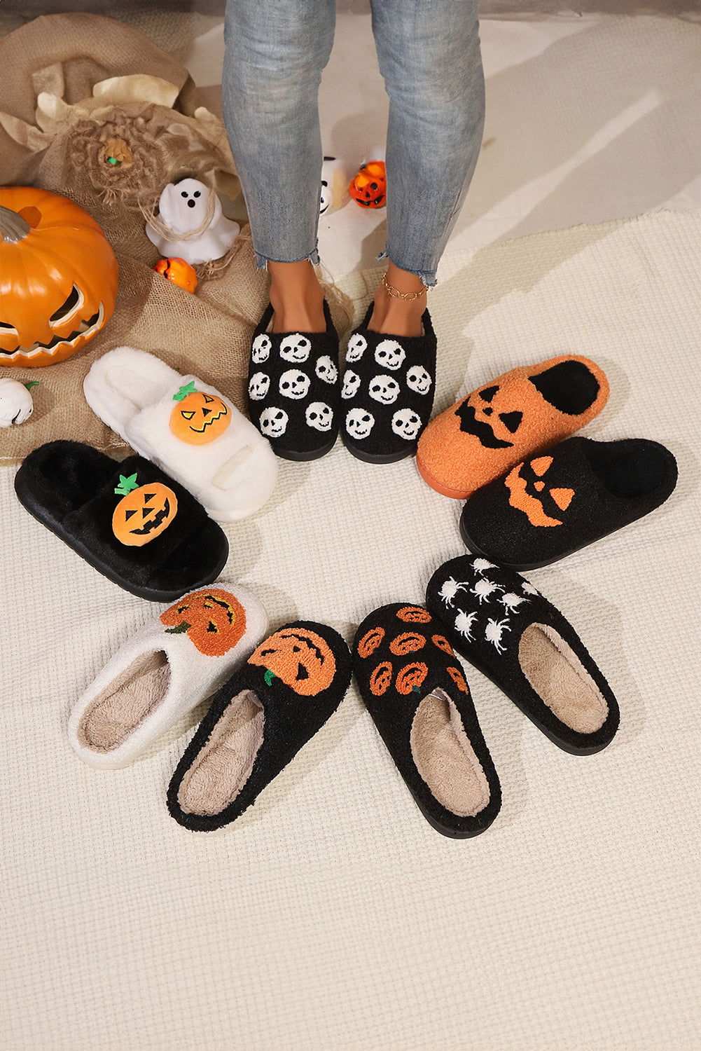 White Halloween Pumpkin Print Plush Slippers 