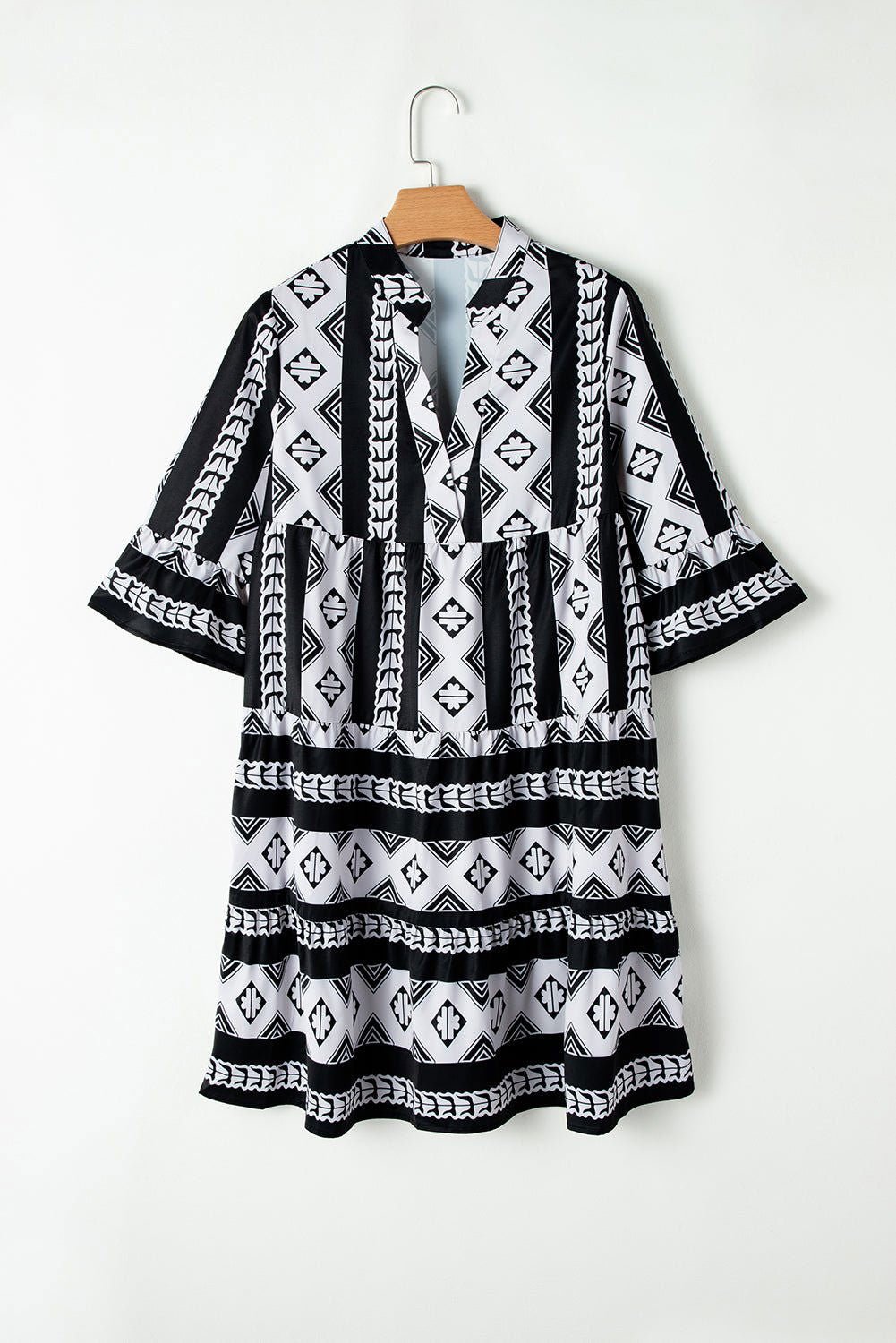 Black Abstract Print Bell Sleeve V Neck Boho Dress - Vesteeto