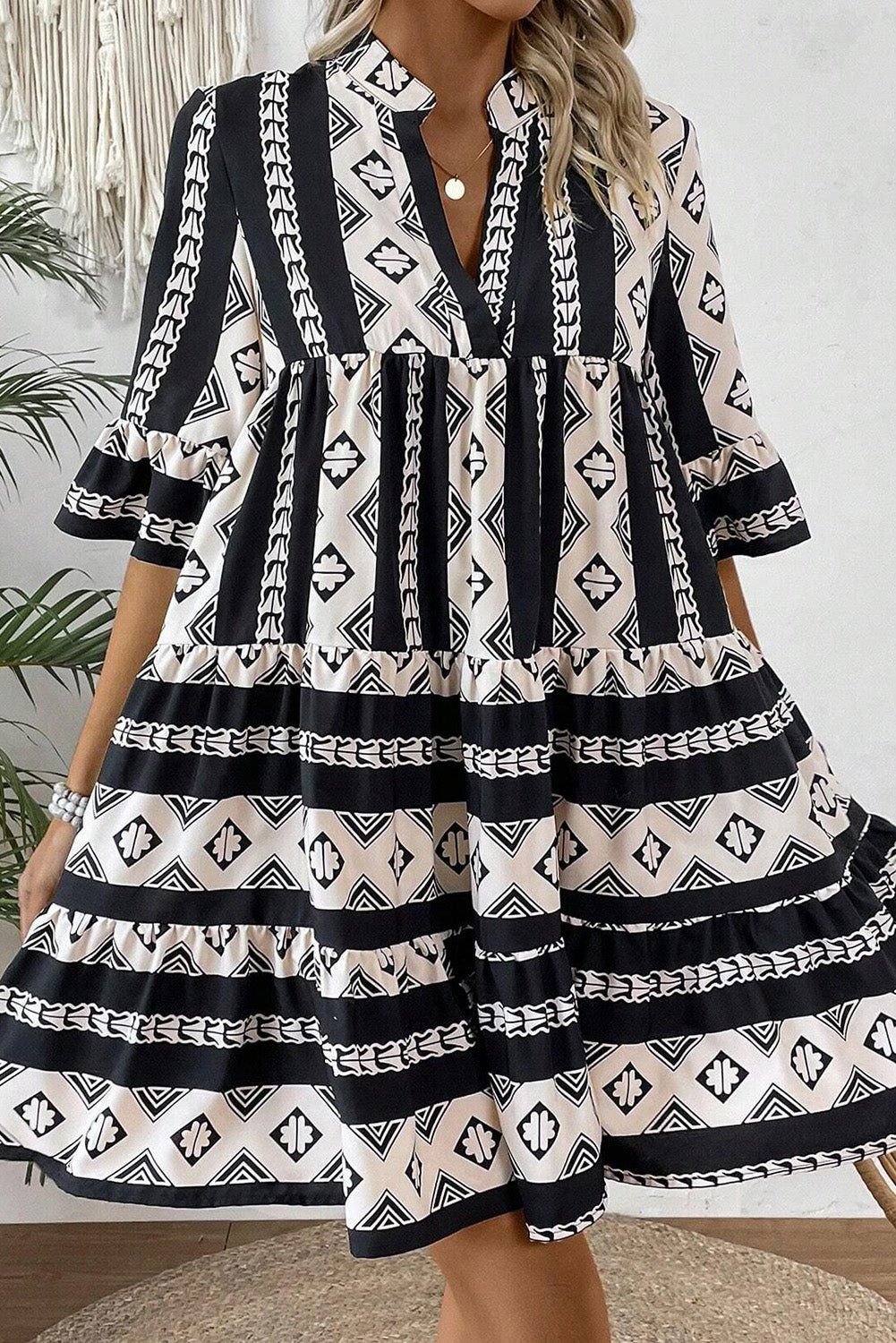 Black Abstract Print Bell Sleeve V Neck Boho Dress - Vesteeto