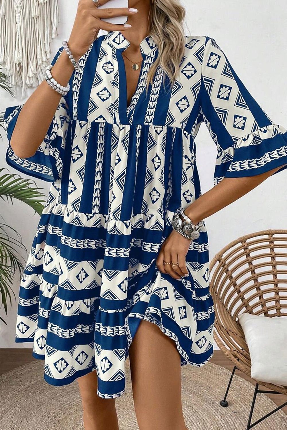 Black Abstract Print Bell Sleeve V Neck Boho Dress - Vesteeto