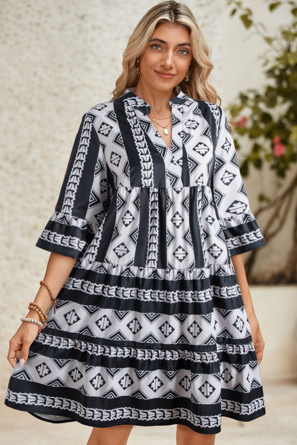 Black Abstract Print Bell Sleeve V Neck Boho Dress - Vesteeto