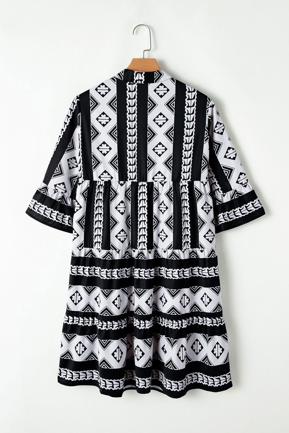 Black Abstract Print Bell Sleeve V Neck Boho Dress - Vesteeto