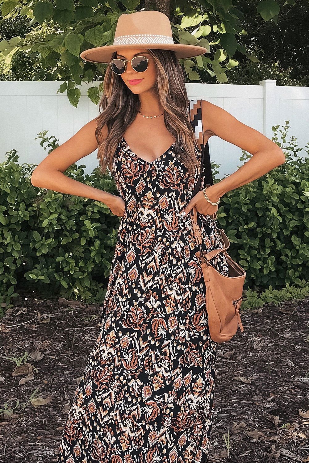 Black Boho Retro Printed Spaghetti Strap V Neck Maxi Dress - Vesteeto