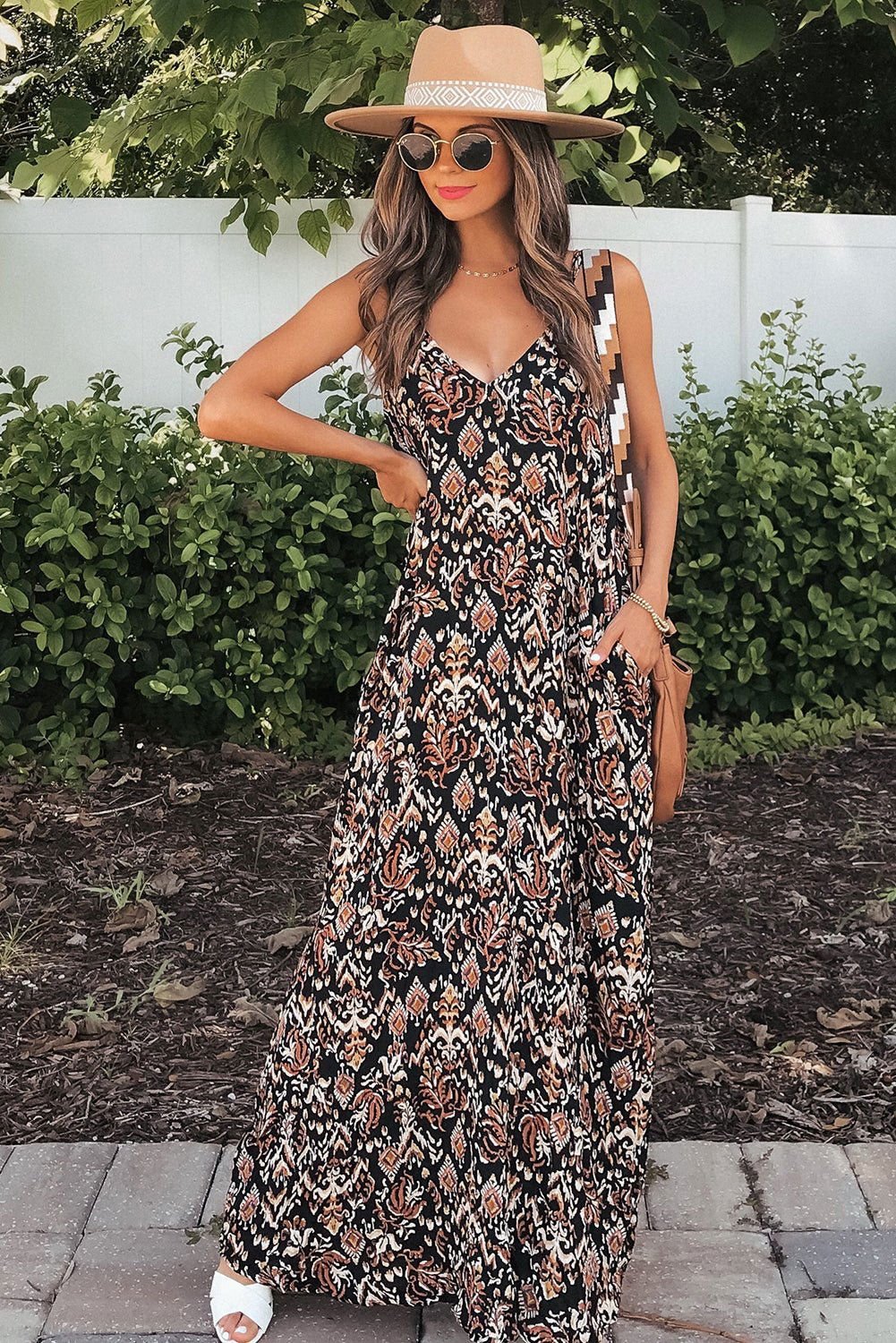 Black Boho Retro Printed Spaghetti Strap V Neck Maxi Dress - Vesteeto