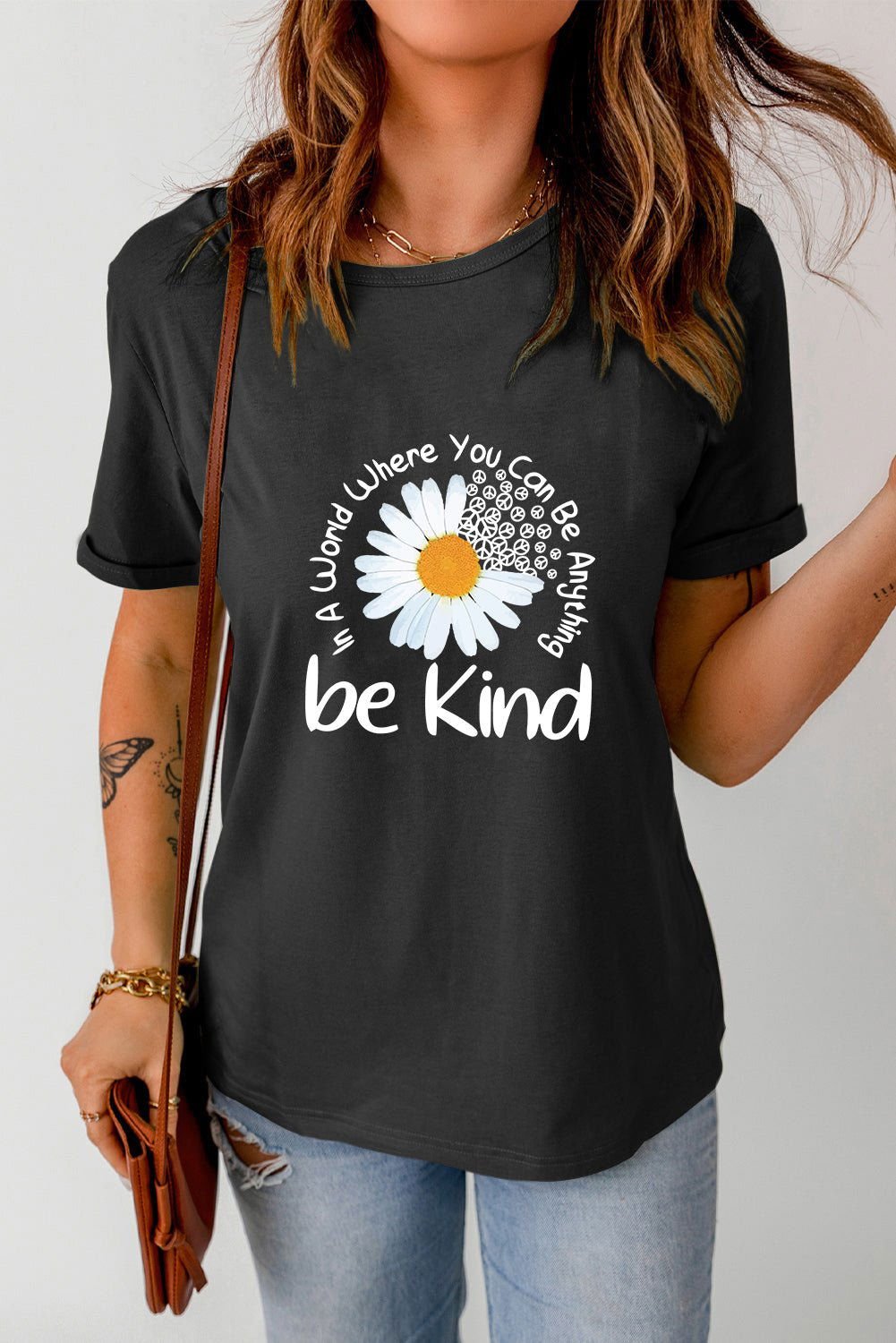 Black Casual be Kind Daisy Slogan Graphic Crewneck Tee - Vesteeto