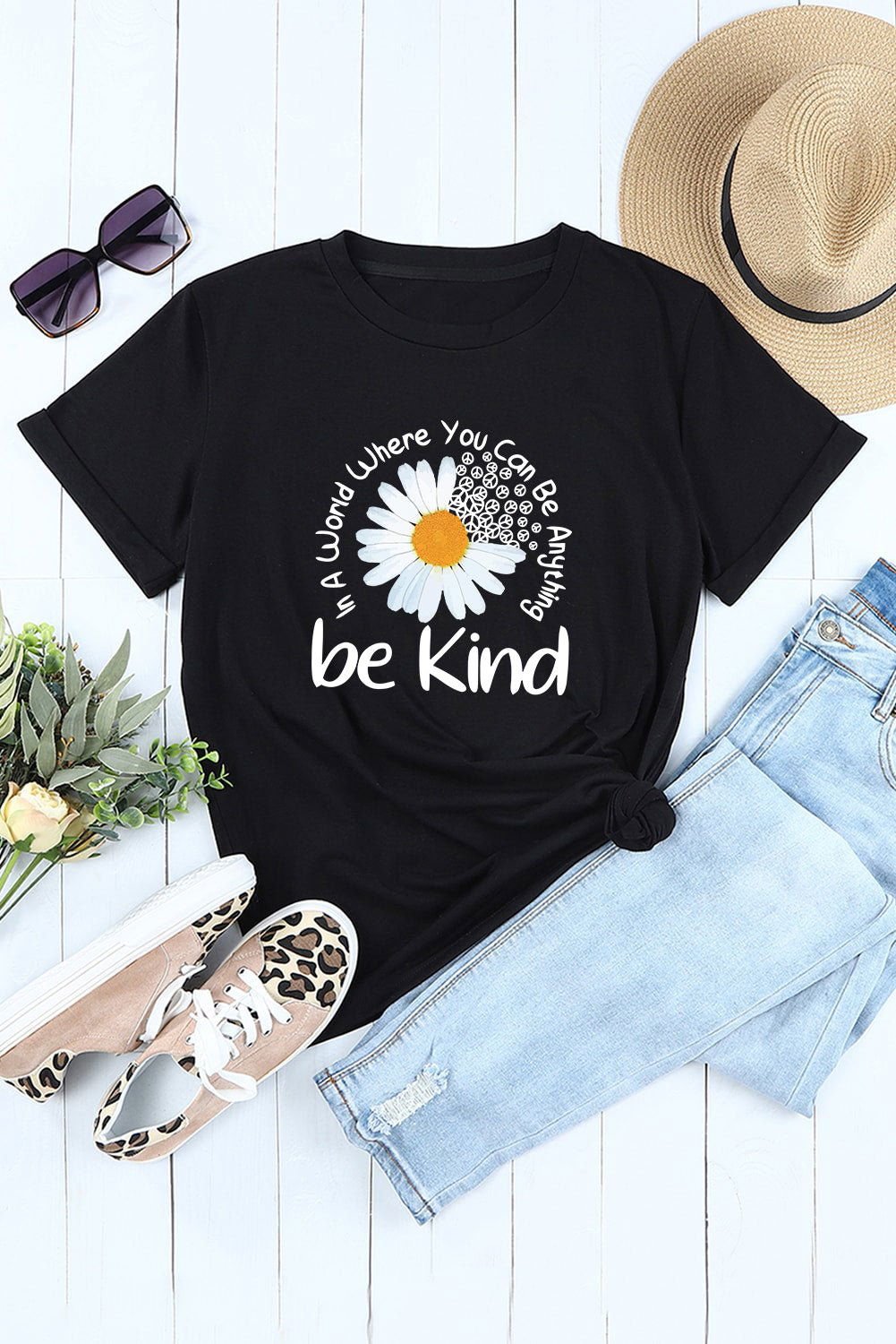 Black Casual be Kind Daisy Slogan Graphic Crewneck Tee - Vesteeto