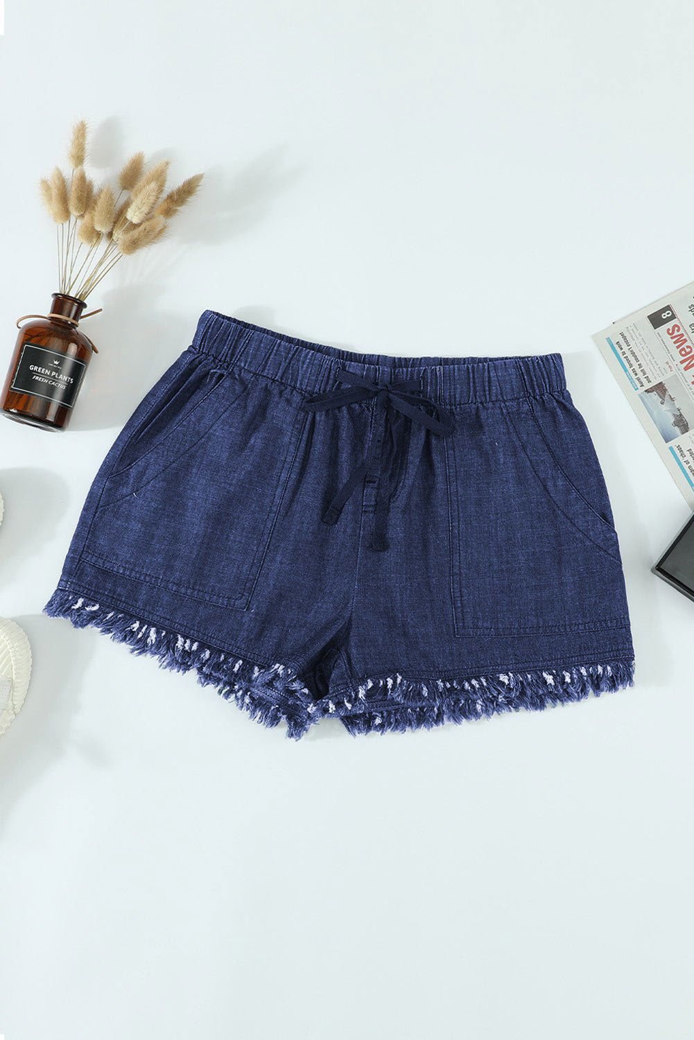 Black Casual Drawstring Pocketed Frayed Hem Denim Shorts - Vesteeto