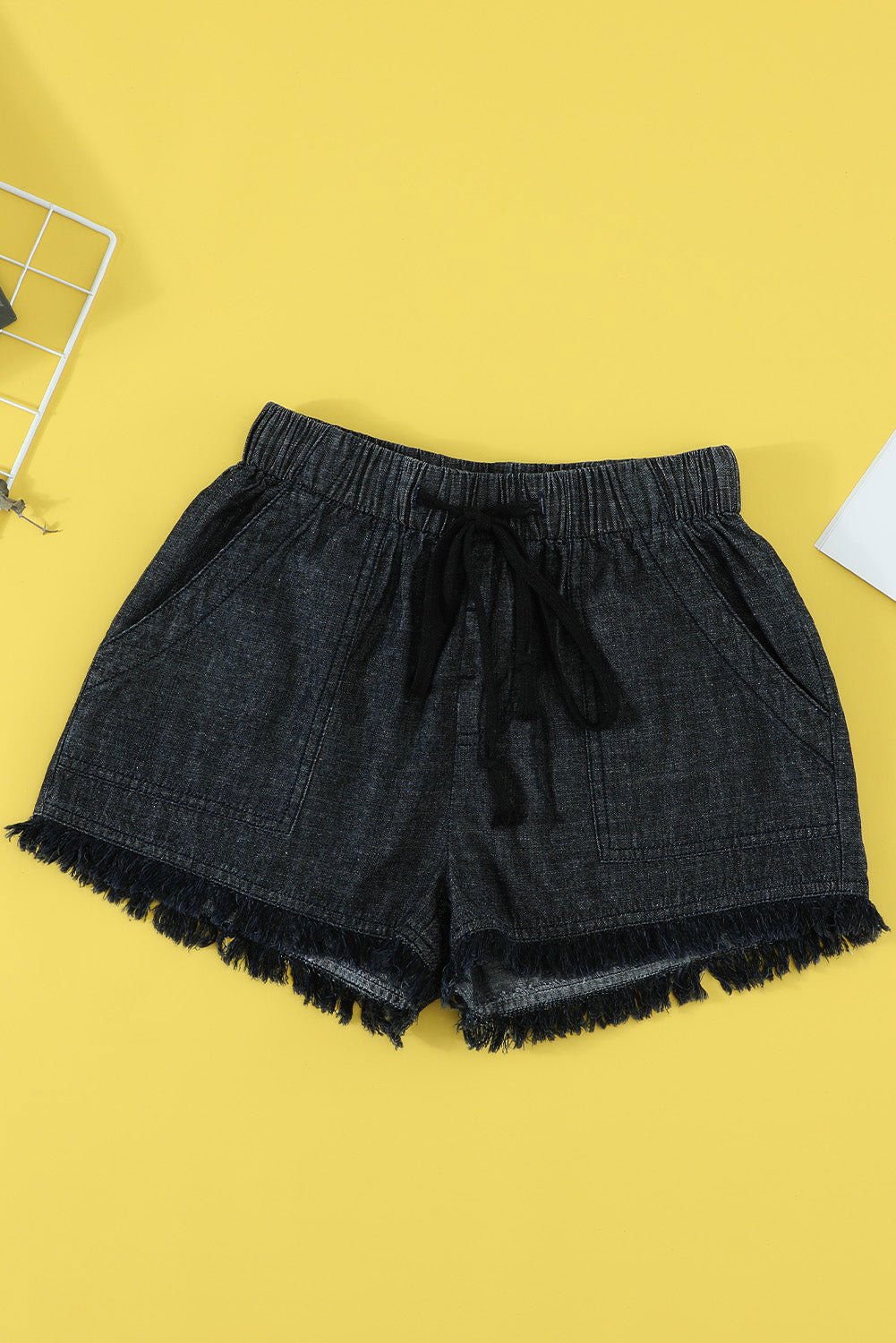 Black Casual Drawstring Pocketed Frayed Hem Denim Shorts - Vesteeto