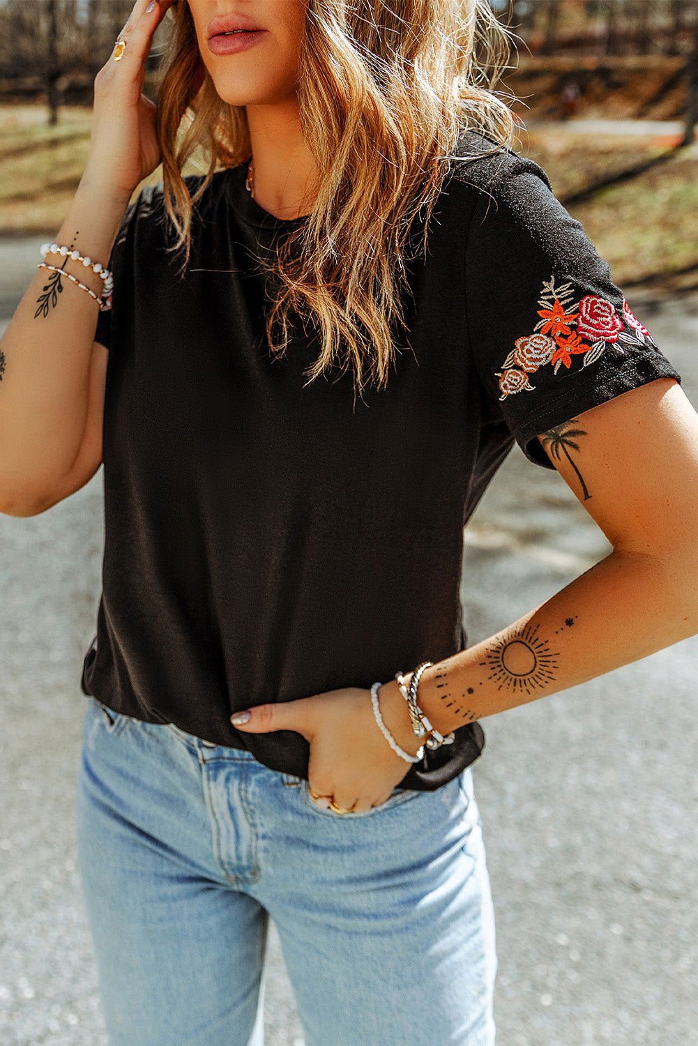 Black Casual Floral Embroidered Round Neck T Shirt - Vesteeto