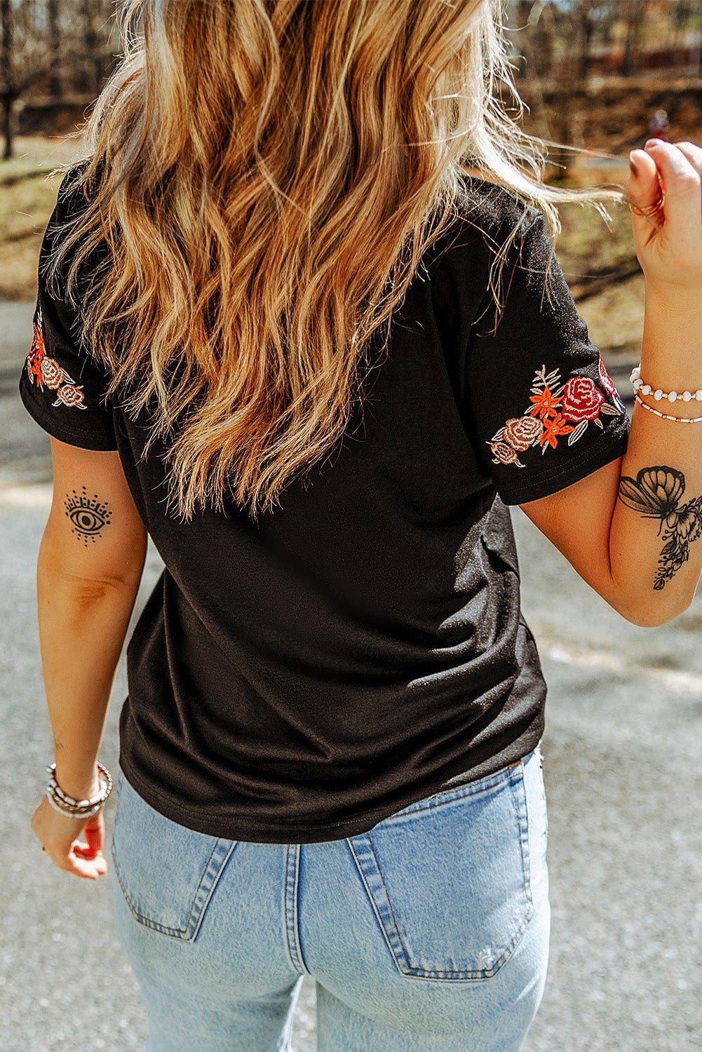 Black Casual Floral Embroidered Round Neck T Shirt - Vesteeto