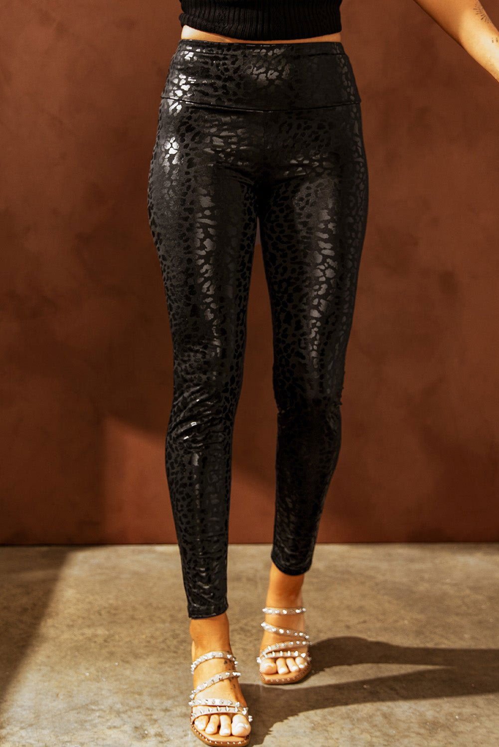 Black Casual Shiny Leopard Print Cropped Leggings - Vesteeto