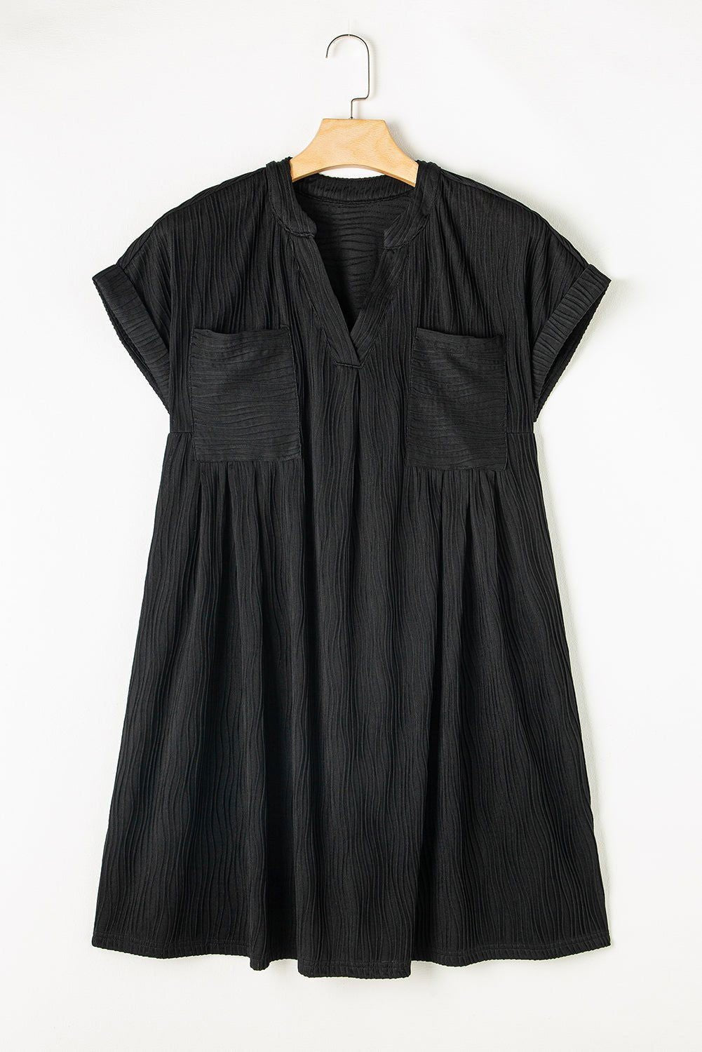 Black Crinkled Short Sleeve V Neck Flowy Dress - Vesteeto