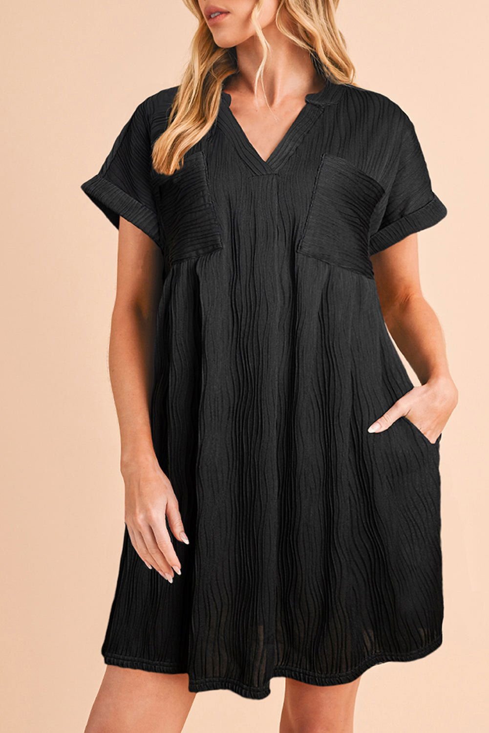 Black Crinkled Short Sleeve V Neck Flowy Dress - Vesteeto