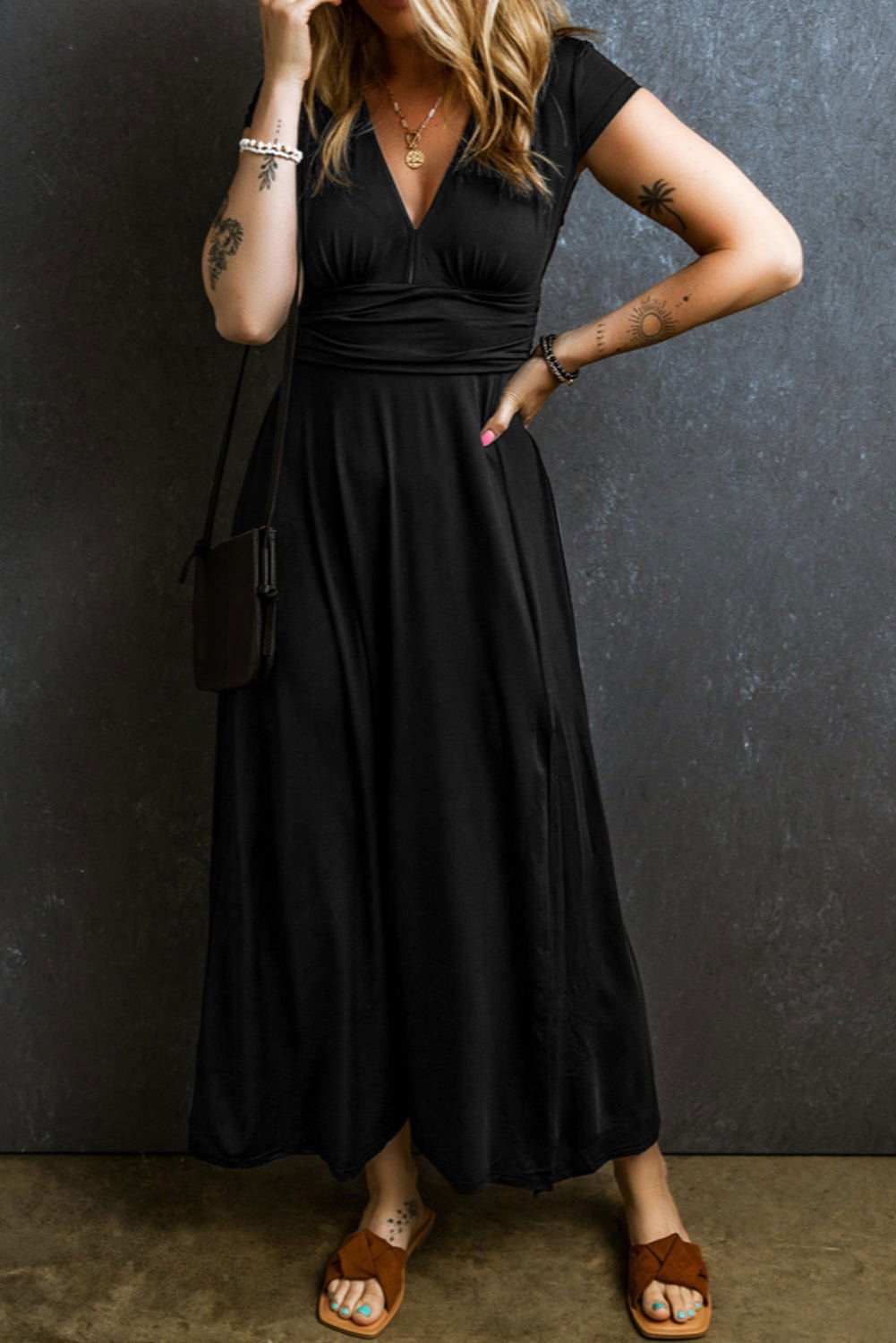 Black Deep V Neck Ruched High Waist Maxi Dress - Vesteeto