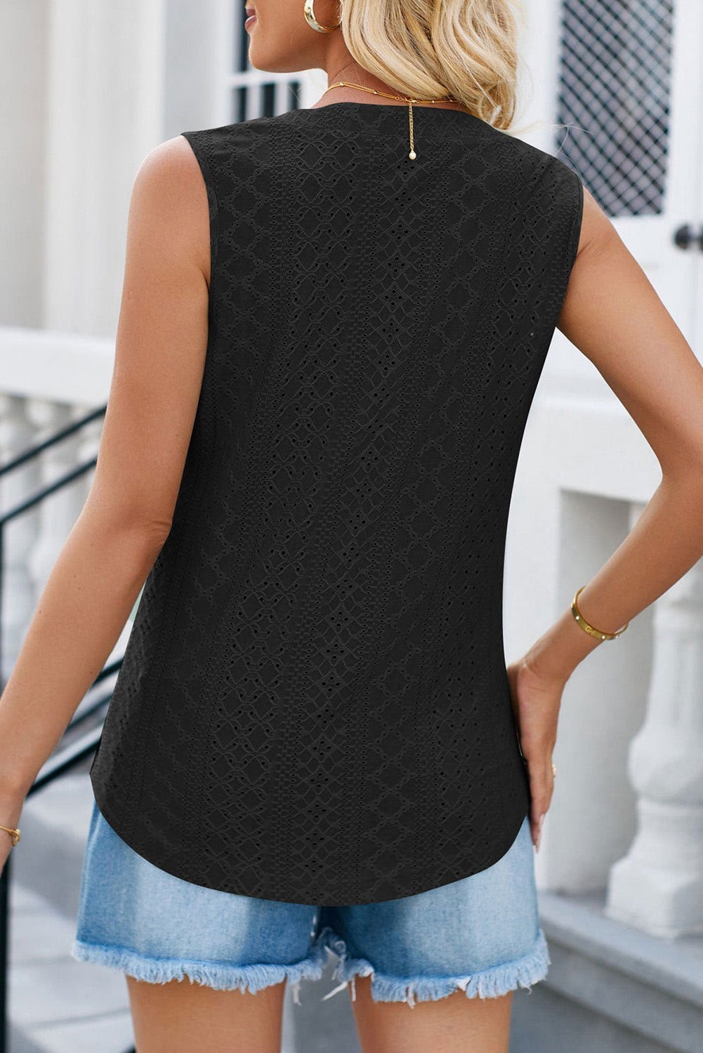 Black Guipure Lace Buttoned Split Neck Tank Top - Vesteeto