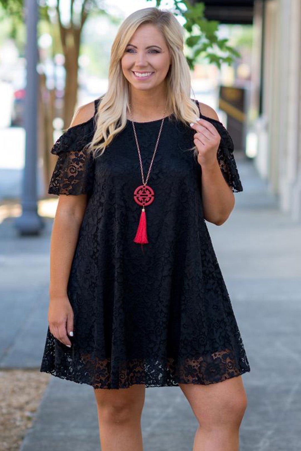 Black Lace Cold Shoulder Plus Size Dress - Vesteeto