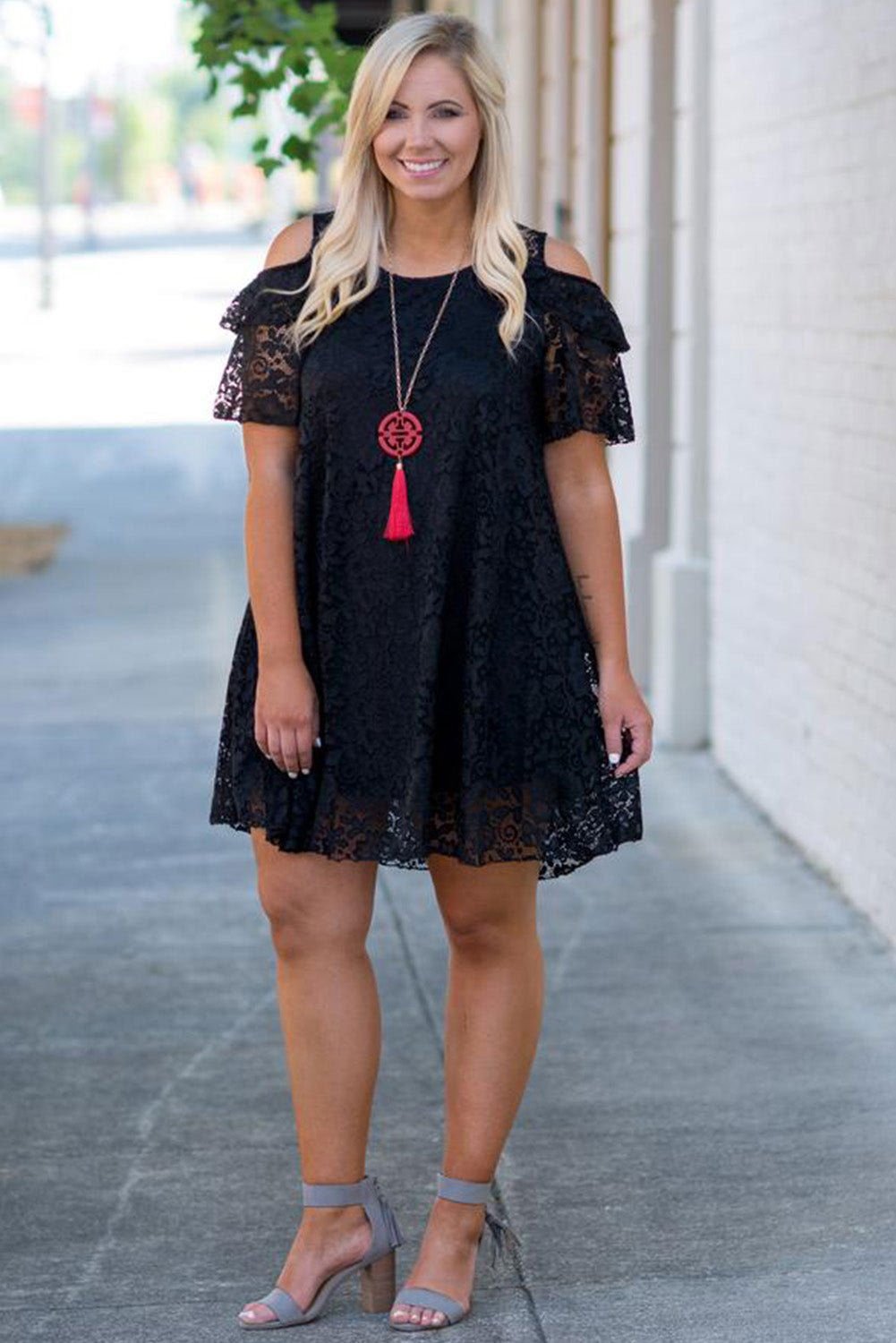 Black Lace Cold Shoulder Plus Size Dress - Vesteeto