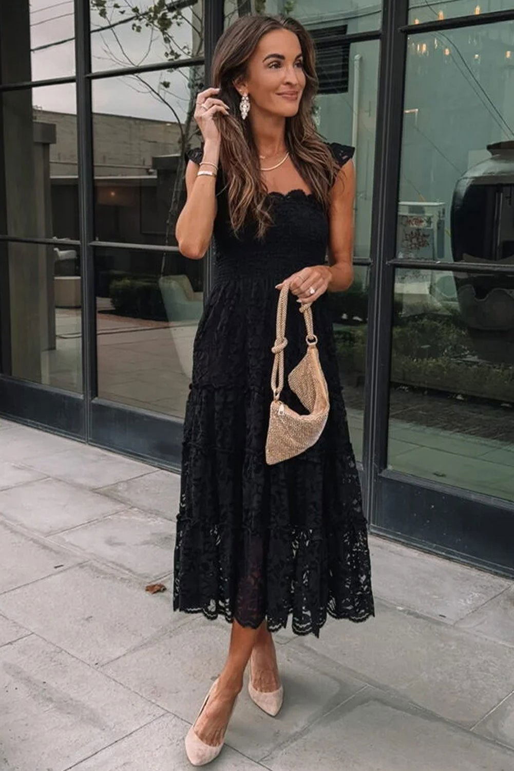 Black Lace Smocked Bodice Sleeveless Midi Dress - Vesteeto